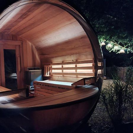 Le Domaine De Pivette Chambre Climatisee Et Insolite Avec Terrasse Privative Авранш Стая снимка
