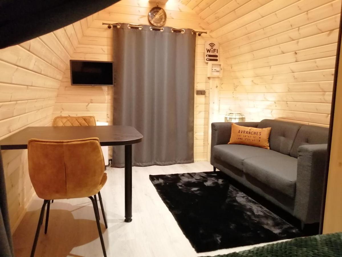 Le Domaine De Pivette Chambre Climatisee Et Insolite Avec Terrasse Privative Авранш Екстериор снимка