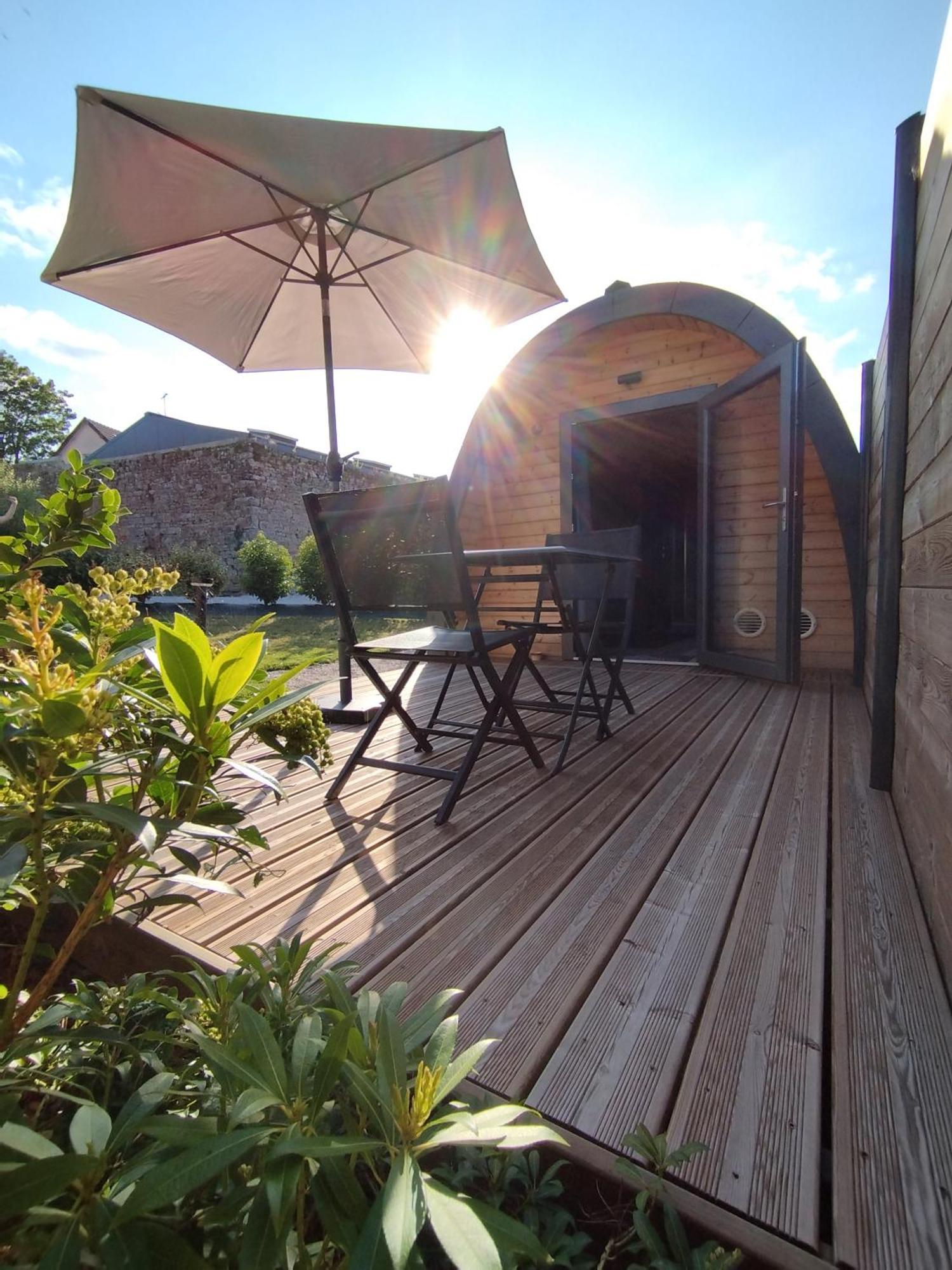 Le Domaine De Pivette Chambre Climatisee Et Insolite Avec Terrasse Privative Авранш Екстериор снимка