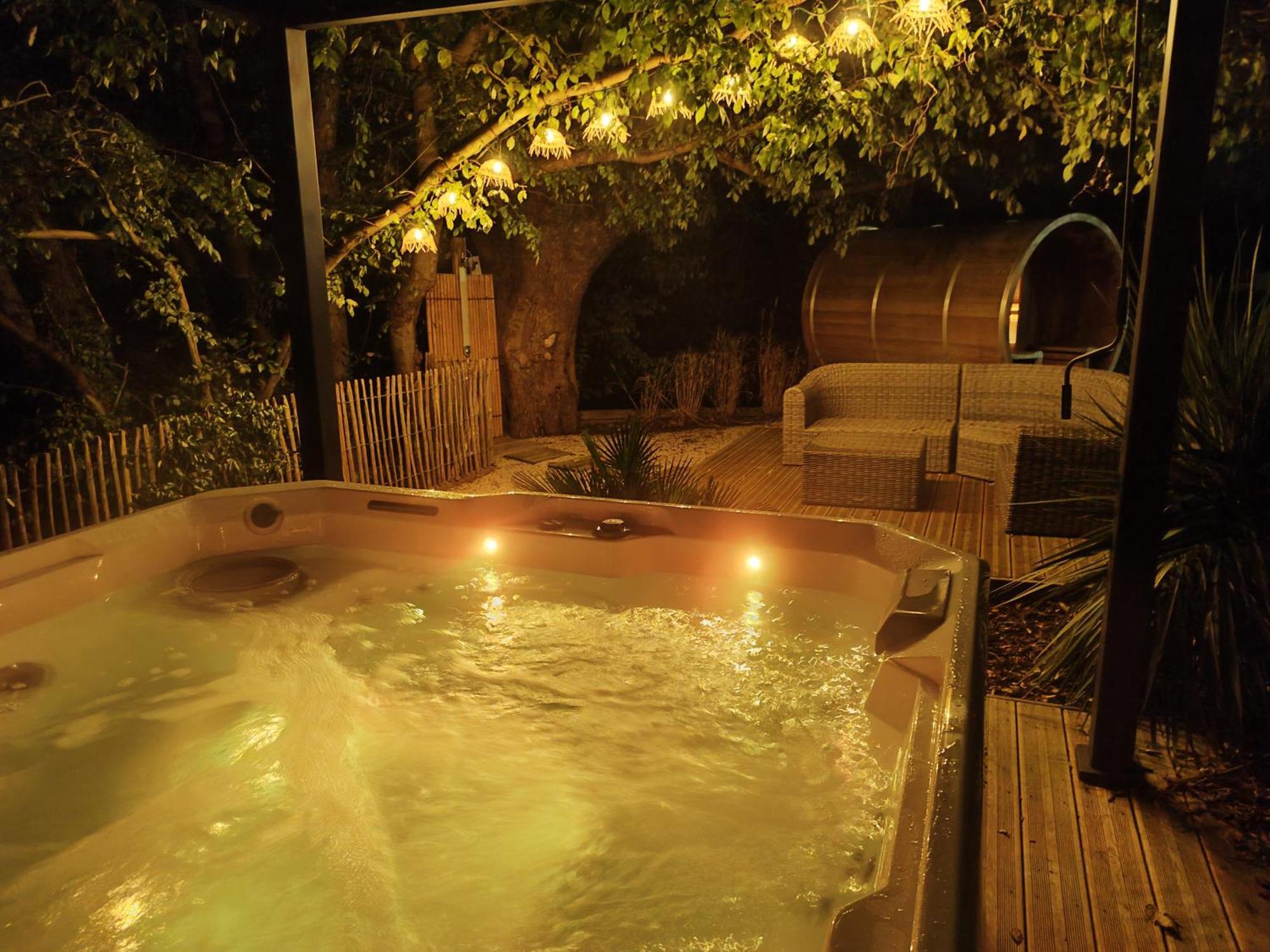 Le Domaine De Pivette Chambre Climatisee Et Insolite Avec Terrasse Privative Авранш Стая снимка